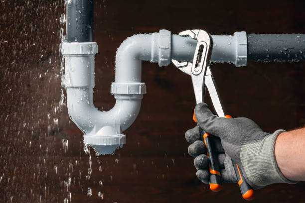 Professional Emergency Plumber technician working in Honey Grove, TX